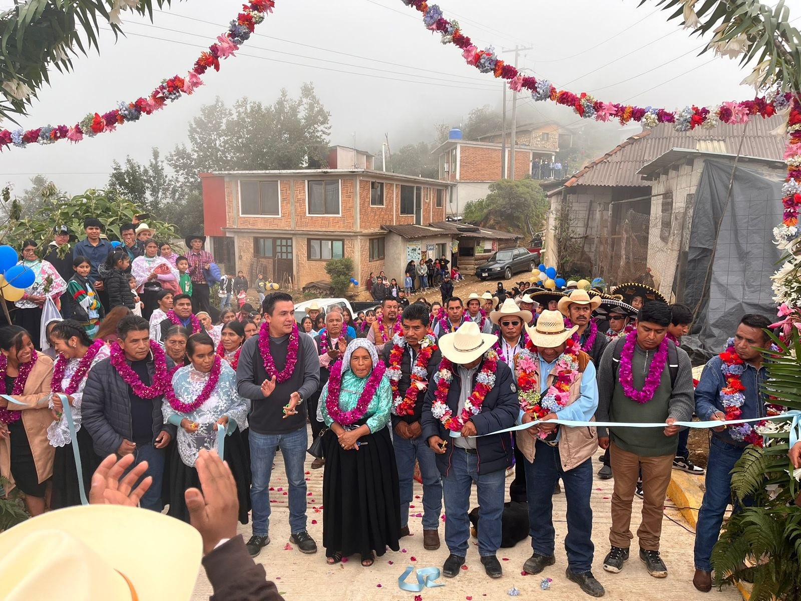 Inauguración de la obra de pavimentación con concreto hidráulico en la comunidad de Tenantitla