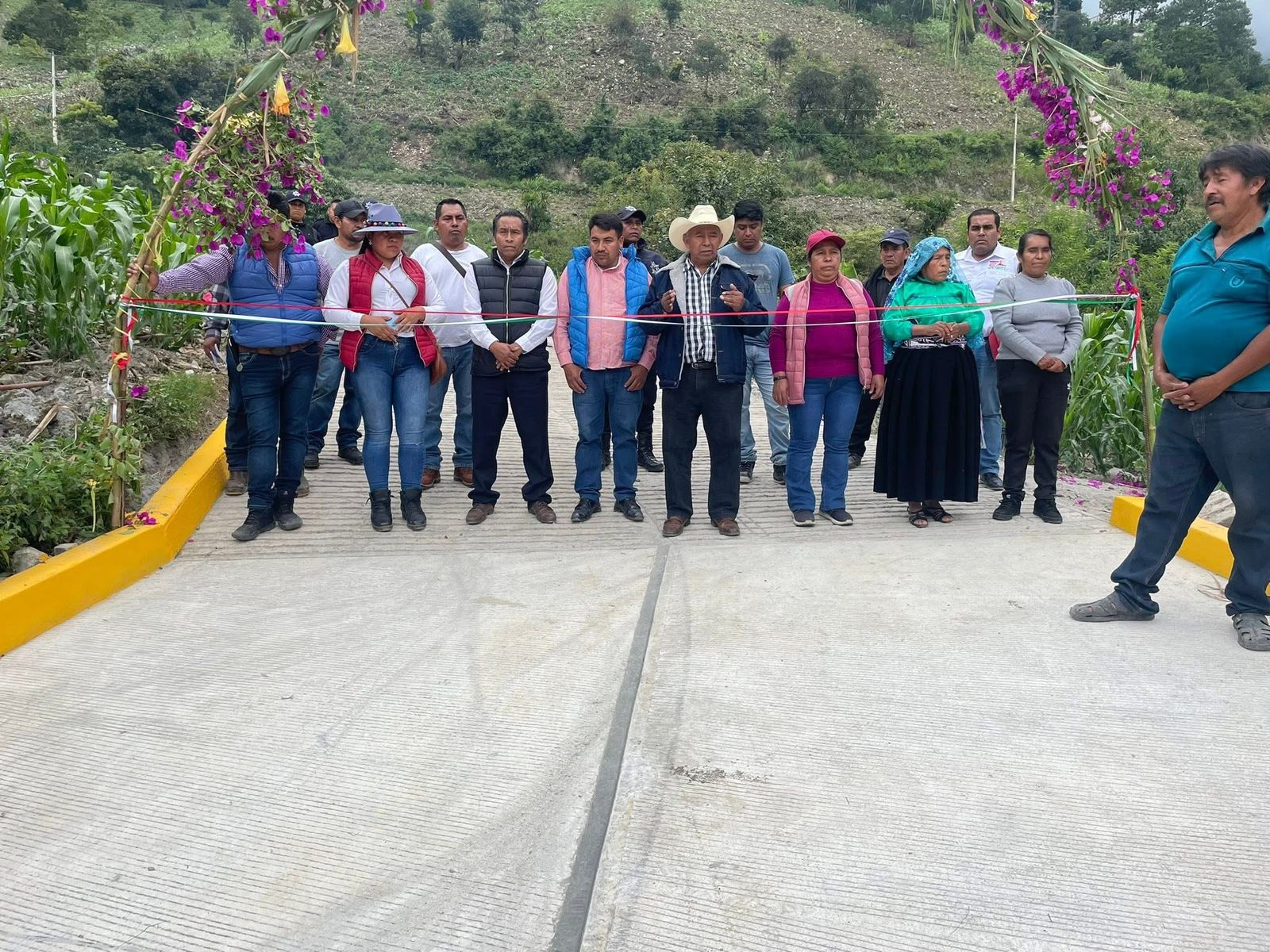 encabezó la inauguración de la obra de pavimentación con concreto hidráulico en la comunidad de Koako.