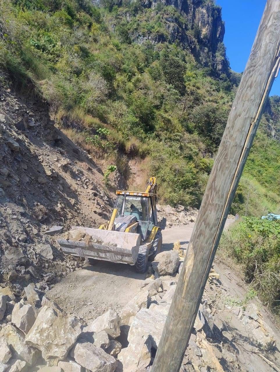 El H. Ayuntamiento de Tepetzintla informa a la ciudadanía que ya hay paso en la carretera de Tlamanca a Cuautempan.