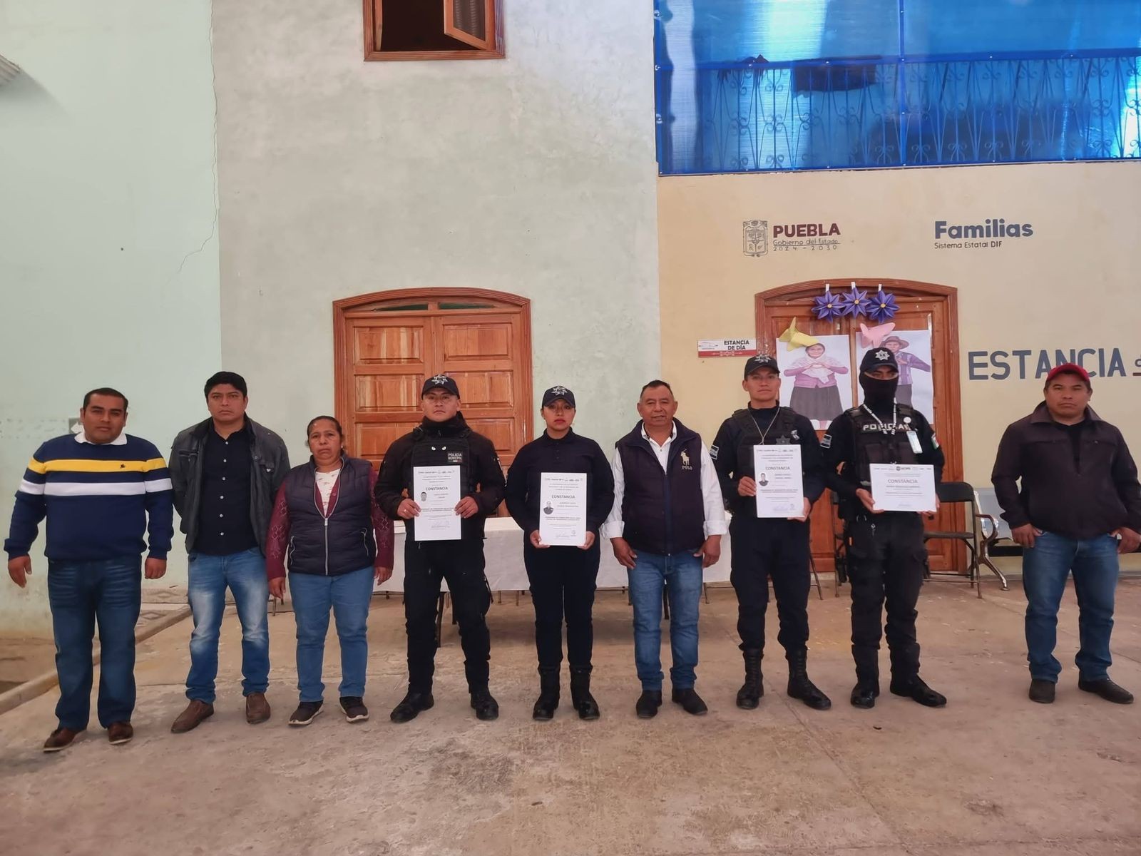 entrega de Constancias de Cursos de Capacitación en materia de Profesionalización a elementos de Seguridad Pública.