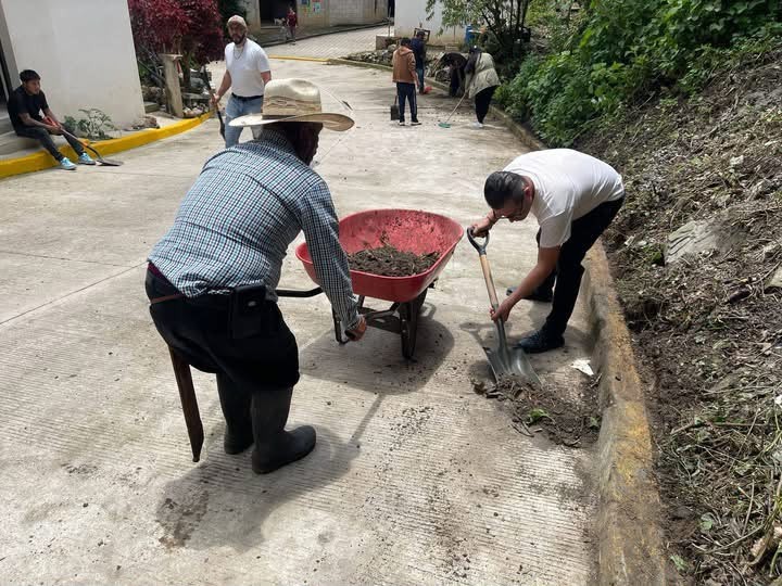 faena comunitaria en la localidad de Tlaquimpa